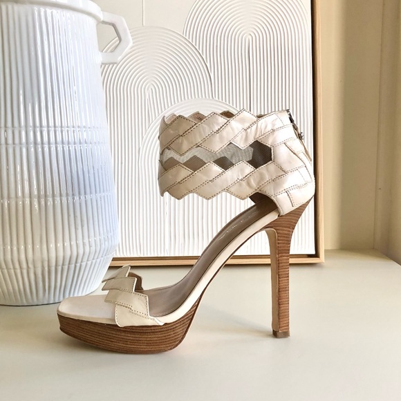 Via SPIGA creamy white leather heel with fine detail size 7 - Picture 5 of 17